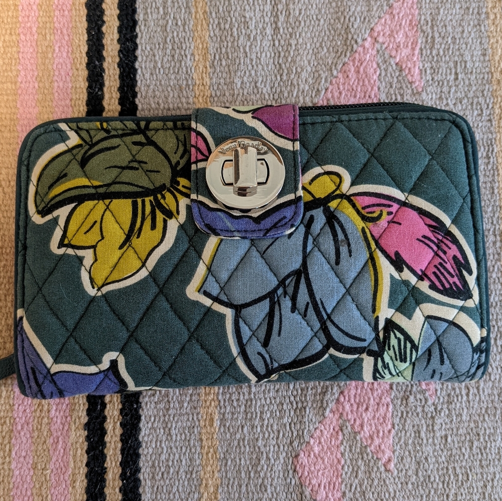 VERA BRADLEY turnlock wallet